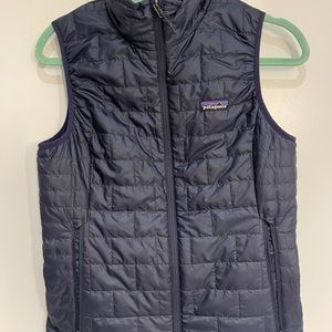PATAGONIA women’s puffer vest in navy.